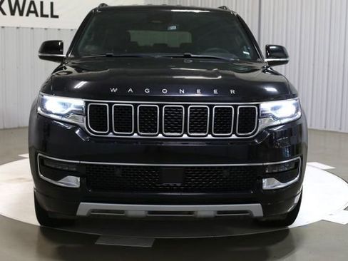 Used 2023 Jeep Wagoneer L Series II image 3