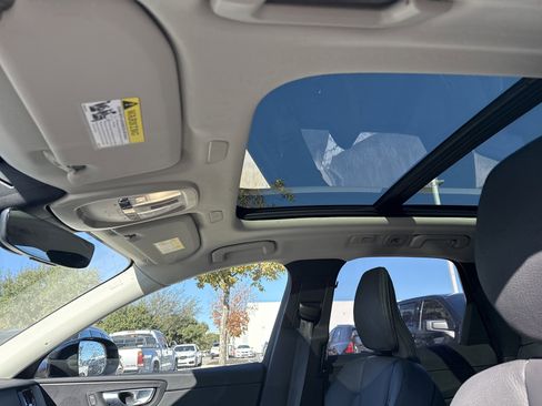 Used 2025 Volvo XC60 B5 Plus image 28