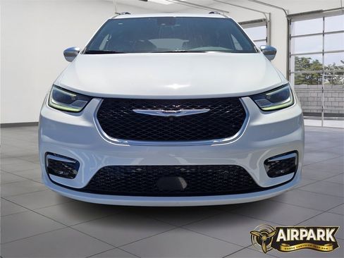 New 2024 Chrysler Pacifica Pinnacle image 9