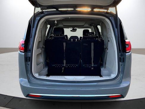 Certified 2023 Chrysler Pacifica Limited image 27