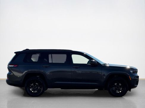 Used 2025 Jeep Grand Cherokee L Altitude image 8