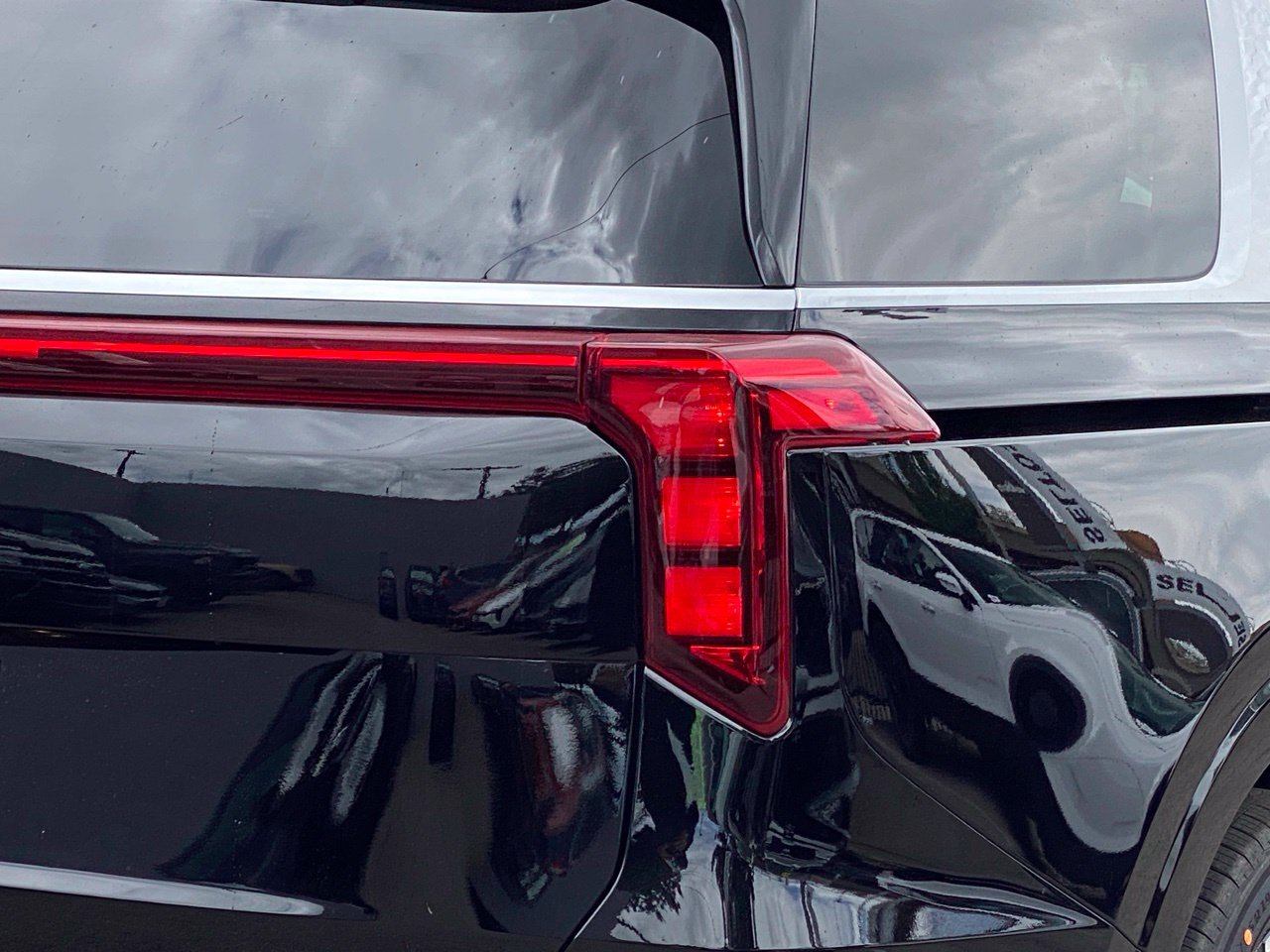 New 2026 Kia Carnival EX FWD image 4