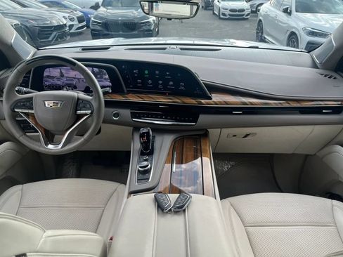 Used 2024 Cadillac Escalade Sport Platinum w/ LPO, ONYX Package AWD/4WD image 32