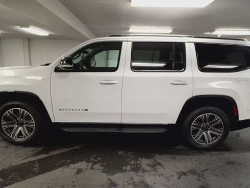 Used 2024 Jeep Wagoneer 4WD w/ Premium Group I image 5