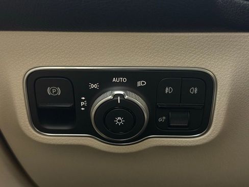 Used 2025 Mercedes-Benz GLB 250 4MATIC image 19