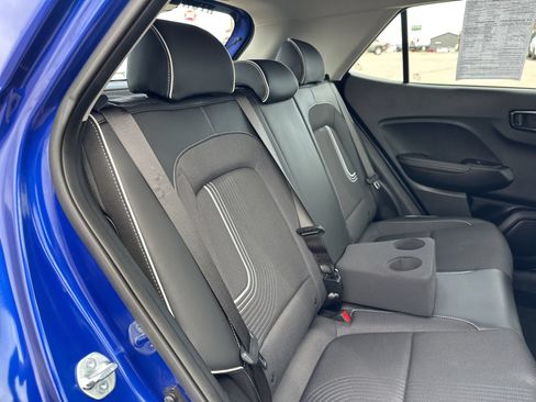Used 2023 Hyundai Venue Limited FWD image 24