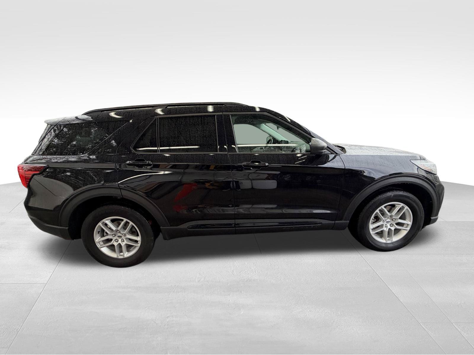Used 2026 Ford Explorer Active AWD/4WD image 4