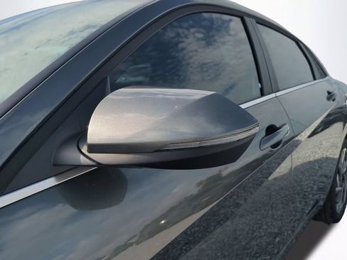 New 2026 Hyundai Elantra Limited FWD image 12