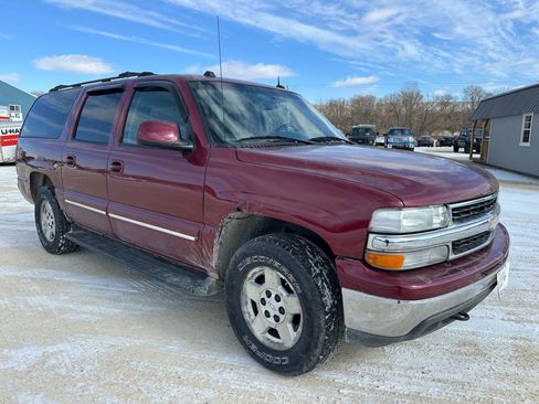 Used 2004 Chevrolet Suburban LT w/ Preferred Equipment Group image 4