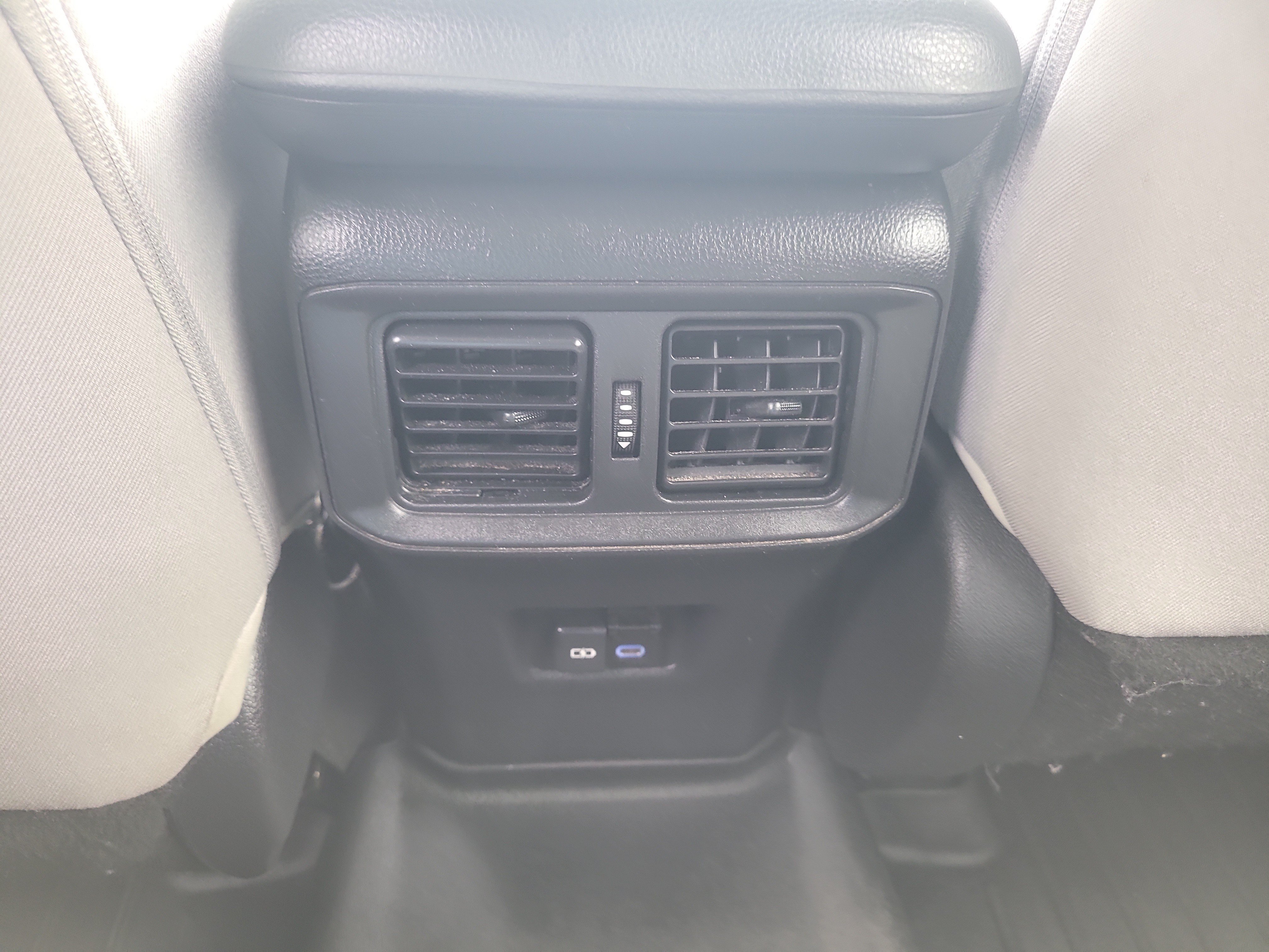 Used 2022 Toyota RAV4 XLE AWD/4WD image 16