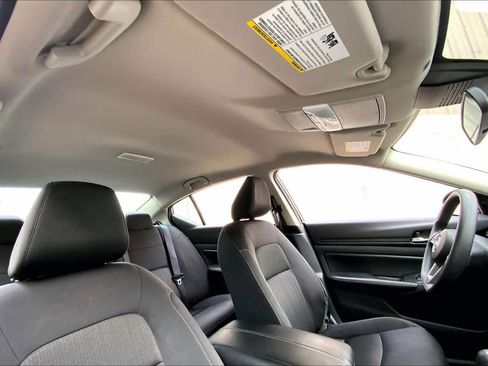 Used 2024 Nissan Altima 2.5 SV image 13