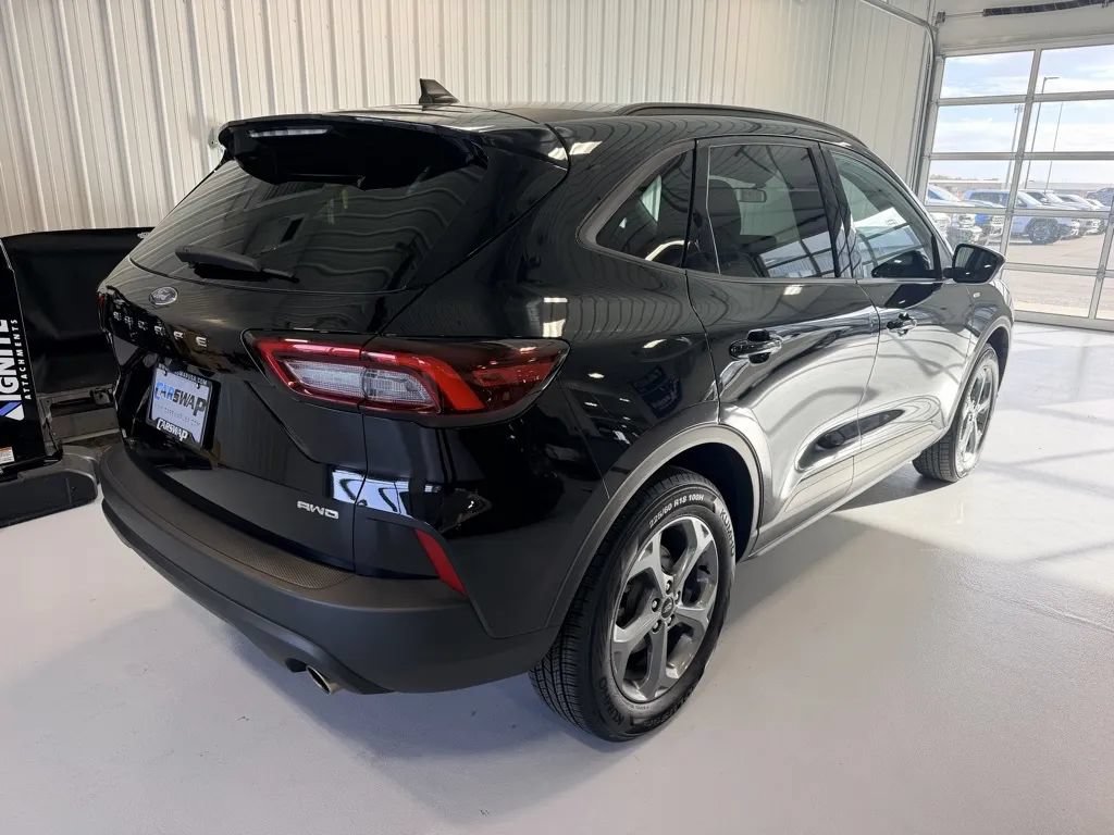 Used 2025 Ford Escape ST-Line Select AWD/4WD image 3