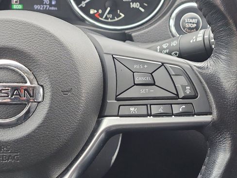 Used 2018 Nissan Rogue SV w/ Premium Package image 16