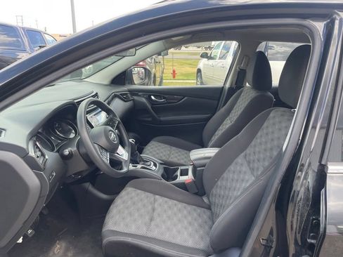 Used 2018 Nissan Rogue Sport SV FWD image 17