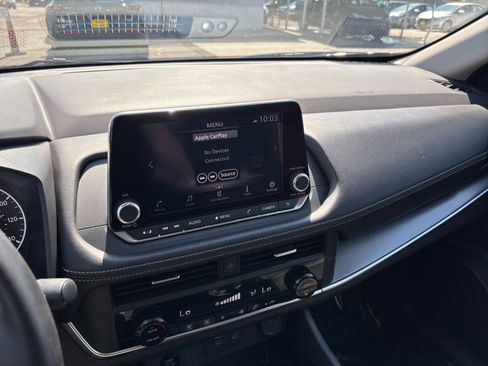 Used 2025 Nissan Rogue SV FWD image 17