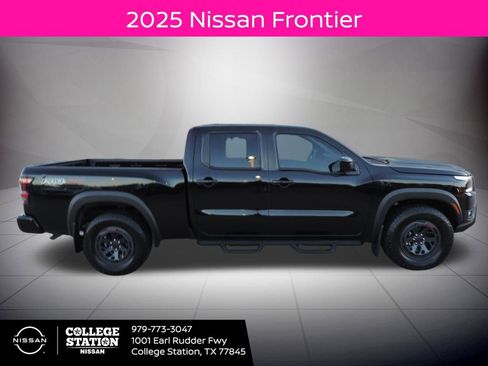 Used 2025 Nissan Frontier PRO-4X image 2
