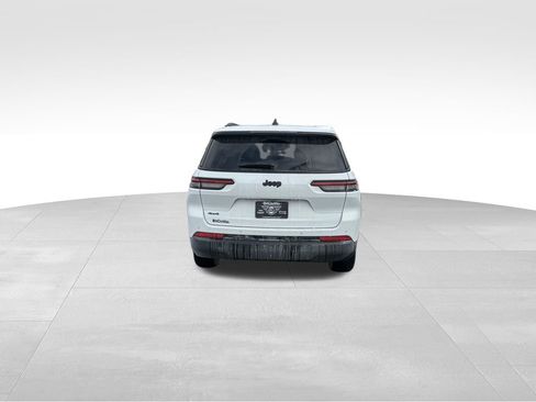Used 2024 Jeep Grand Cherokee L Altitude image 7