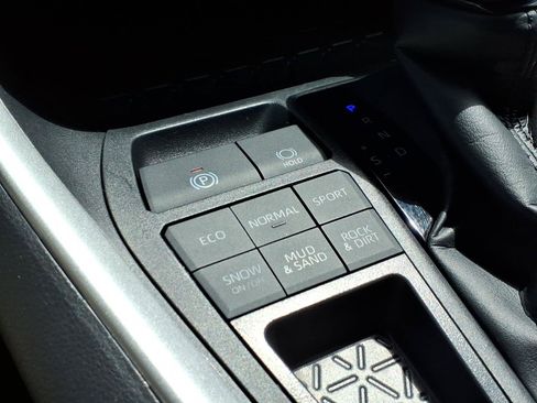 Used 2025 Toyota RAV4 XLE AWD/4WD image 21