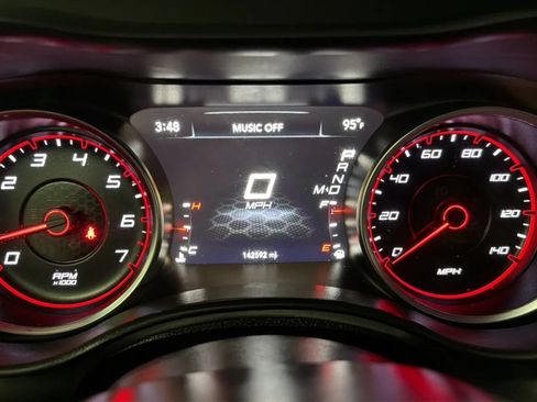 Used 2020 Dodge Charger SXT RWD image 11