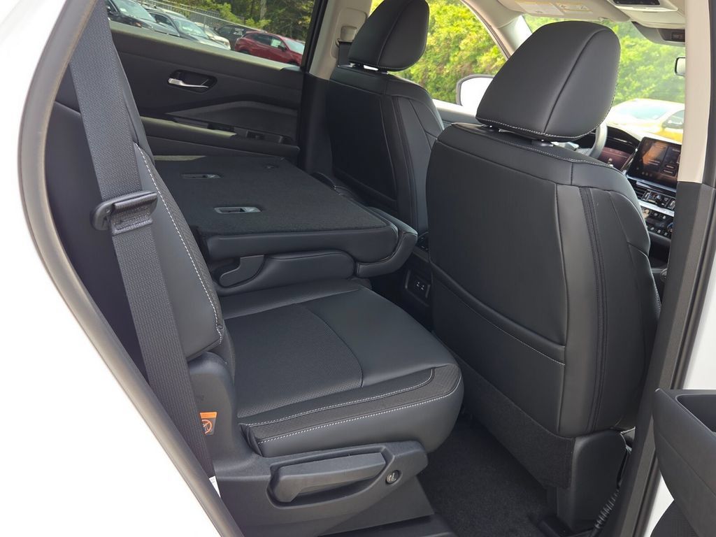 New 2026 Nissan Pathfinder SL w/ Cargo Package FWD image 14