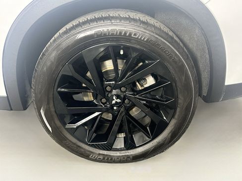 Used 2023 Mitsubishi Outlander SE Black Edition image 11