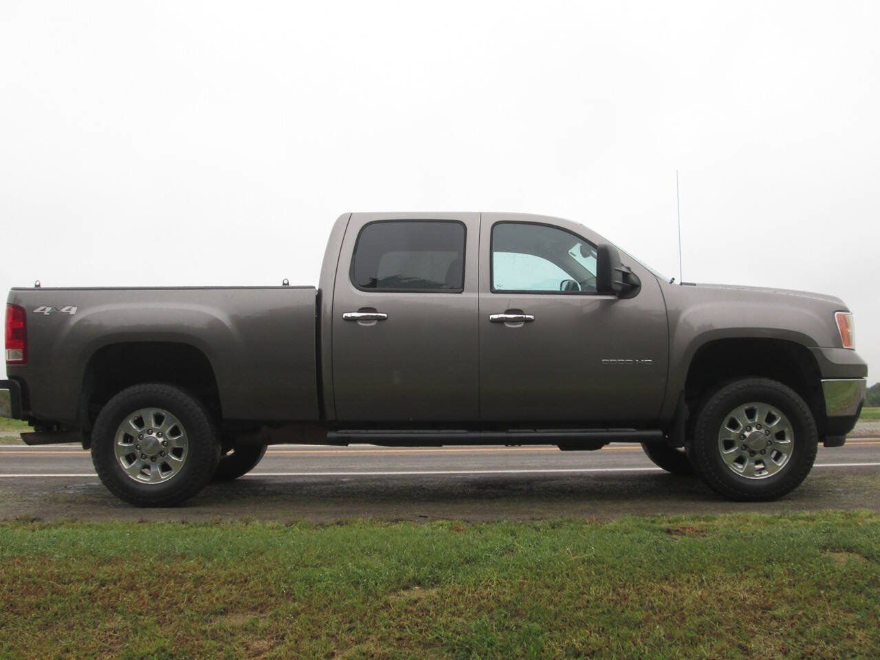 Used 2012 GMC Sierra 2500 SLE w/ SLE Preferred Package AWD/4WD image 7