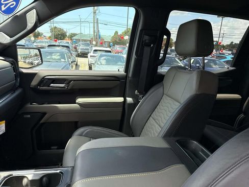 Used 2025 Chevrolet Silverado 1500 ZR2 w/ Technology Package AWD/4WD image 15