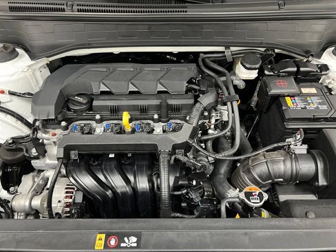 Used 2025 Hyundai Venue SEL FWD image 23
