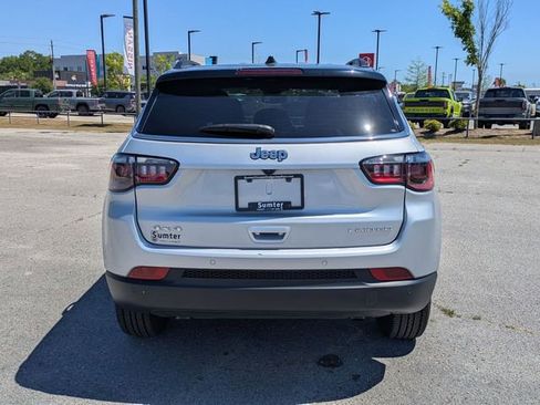 Used 2025 Jeep Compass Limited image 4