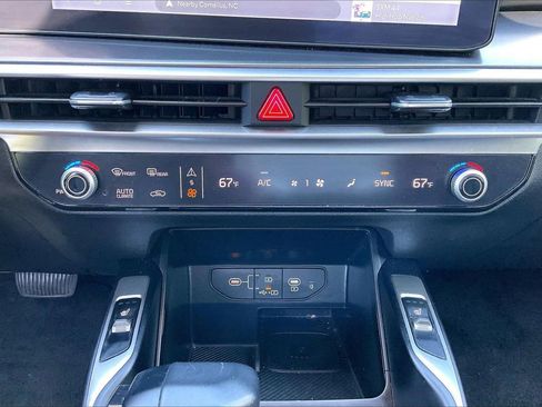 Used 2024 Kia Sorento S FWD image 19