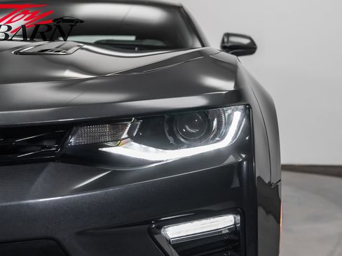 Used 2017 Chevrolet Camaro SS image 11
