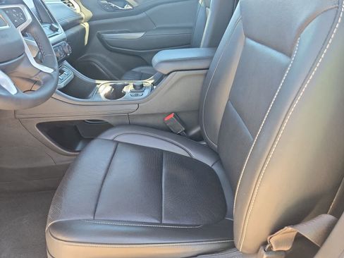 Used 2023 GMC Acadia SLT image 15