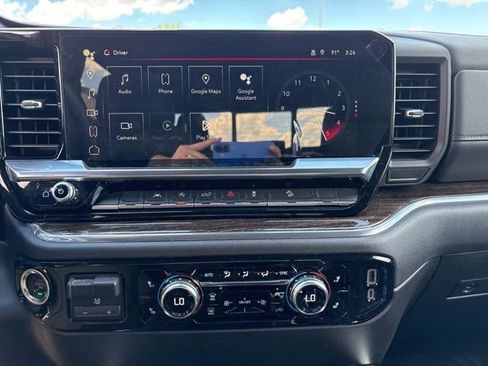 Used 2024 GMC Sierra 1500 Elevation w/ Preferred Package AWD/4WD image 14