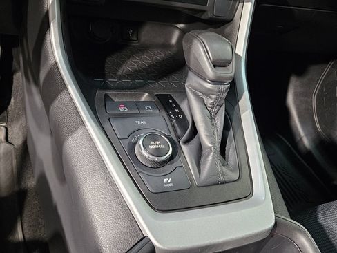 Used 2022 Toyota RAV4 LE AWD/4WD image 31