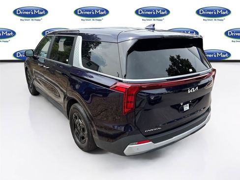 Used 2025 Kia Carnival FWD image 5