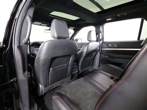 Used 2018 Ford Explorer XLT w/ Equipment Group 202A AWD/4WD image 14