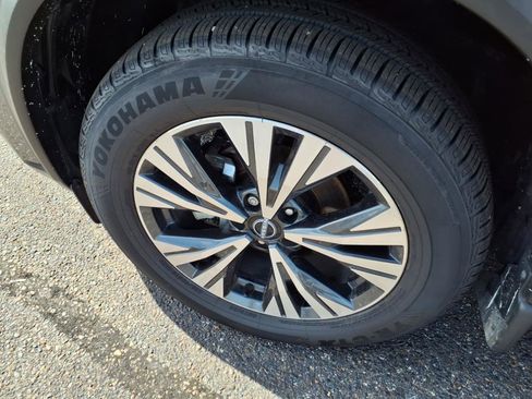 Certified 2023 Nissan Rogue SV image 8