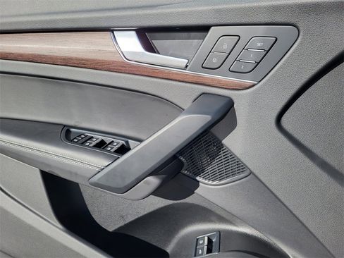 Certified 2024 Audi Q5 e Prestige image 9