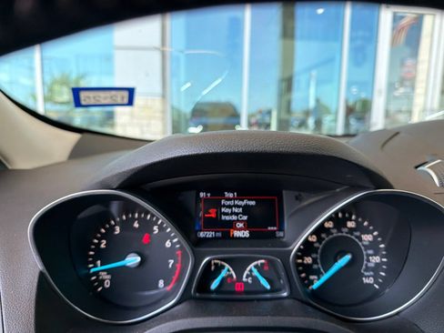 Used 2019 Ford Escape SE FWD image 6