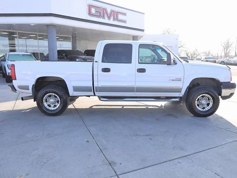 Used 2006 Chevrolet Silverado 2500 LT w/ Heavy-Duty Power Package image 7