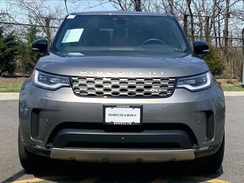 Used 2025 Land Rover Discovery S image 2