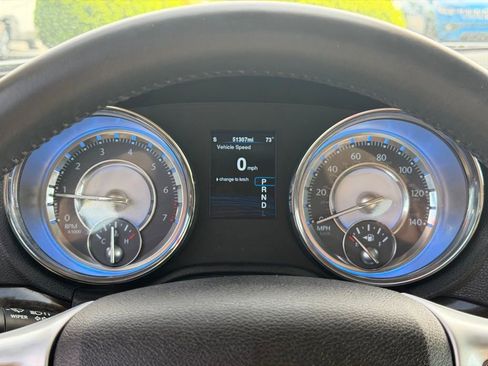 Used 2013 Chrysler 300 RWD image 9
