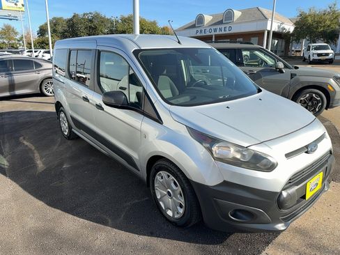 Used 2017 Ford Transit Connect XL image 2