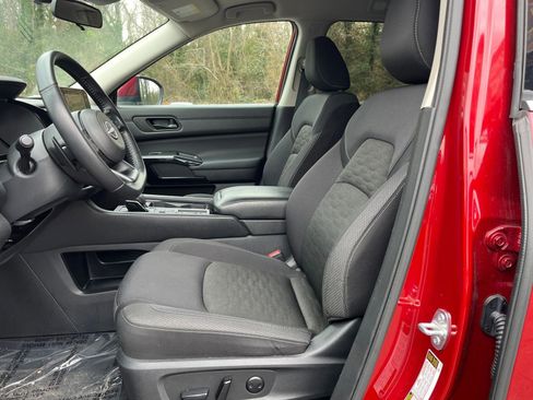 Used 2025 Nissan Pathfinder SV image 28