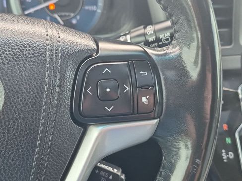 Used 2017 Toyota Sienna Limited AWD/4WD image 19