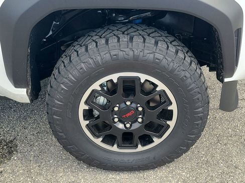 New 2025 Toyota Tacoma TRD Off-Road image 20