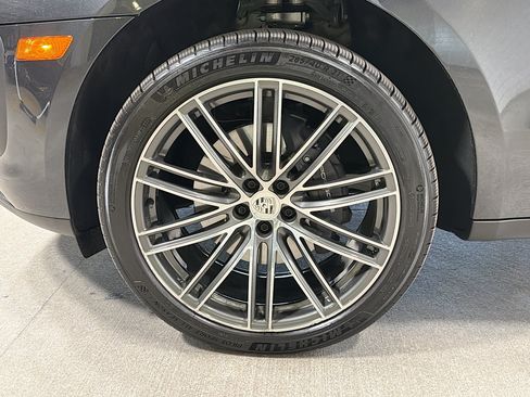 Used 2026 Porsche Macan AWD/4WD image 40