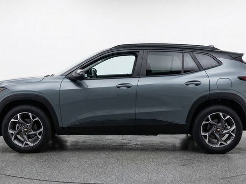 Used 2025 Chevrolet Trax LT FWD image 5