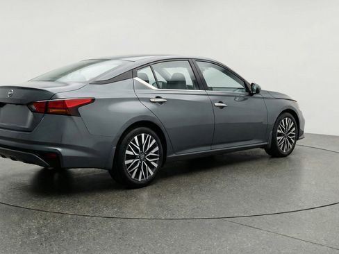 Used 2025 Nissan Altima 2.5 SV image 9