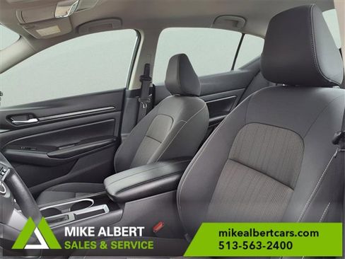 Used 2024 Nissan Altima 2.5 SV image 12